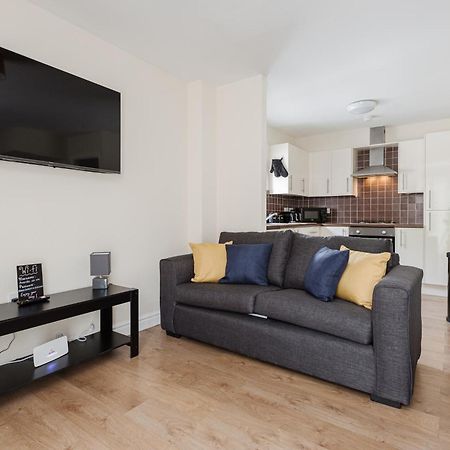 פרסטון Oxheys House - 5 Bedrooms Contractors Parking חדר תמונה