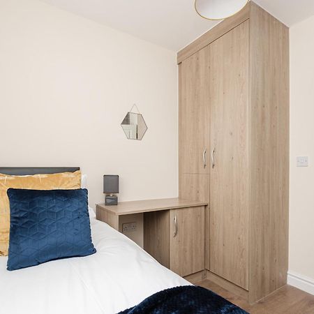 פרסטון Oxheys House - 5 Bedrooms Contractors Parking חדר תמונה