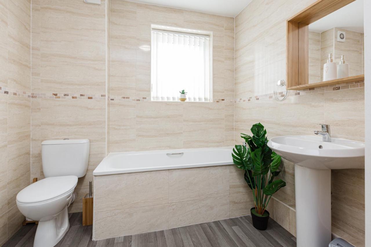 פרסטון Oxheys House - 5 Bedrooms Contractors Parking מראה חיצוני תמונה