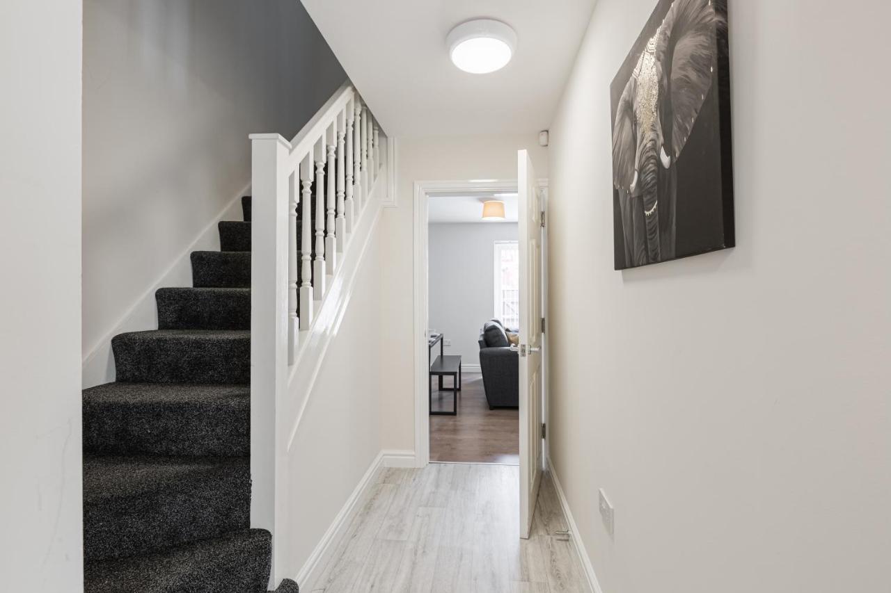 פרסטון Oxheys House - 5 Bedrooms Contractors Parking מראה חיצוני תמונה